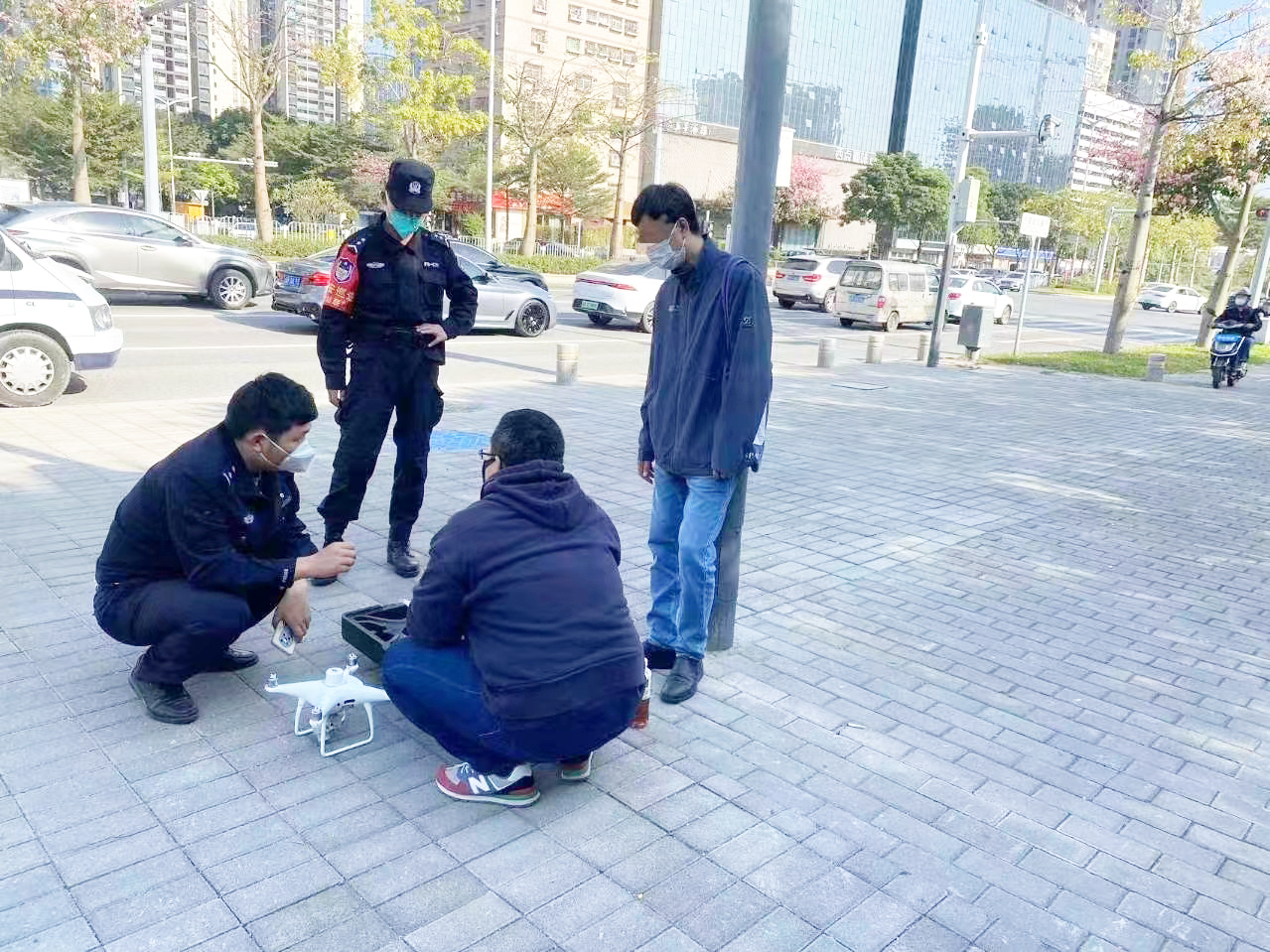 广深港铁路违规升放无人机，一男子被深铁警方处罚 