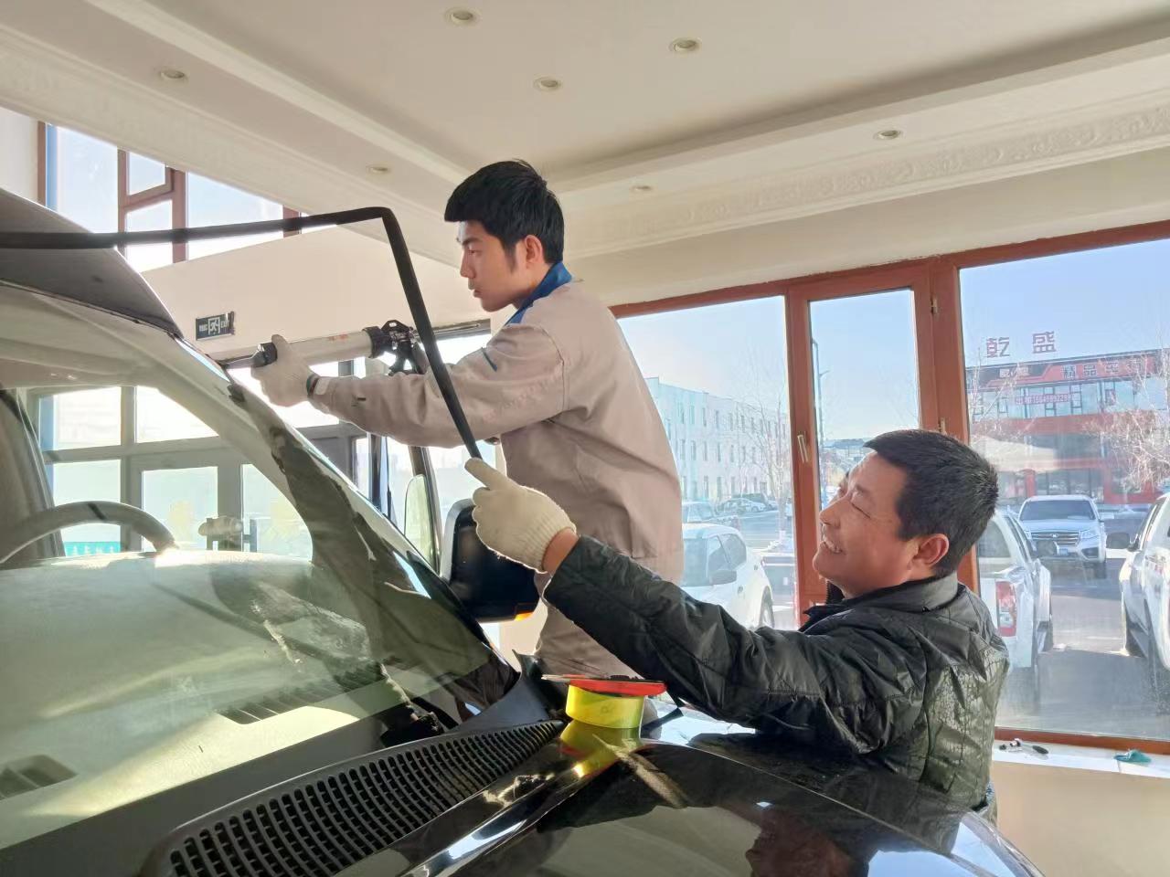 征程万里风正劲，重任千钧再奋蹄 