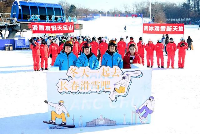 吉林省新雪季开板仪式上，省委书记英文欢迎，省长开板首滑 