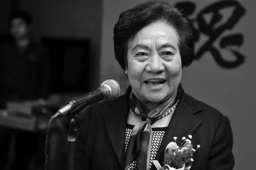 新中国第一位女副总理吴桂贤逝世