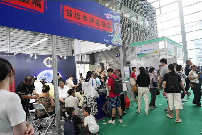 罗云纪与苗达木：六千双手托起的保靖苗药春天 