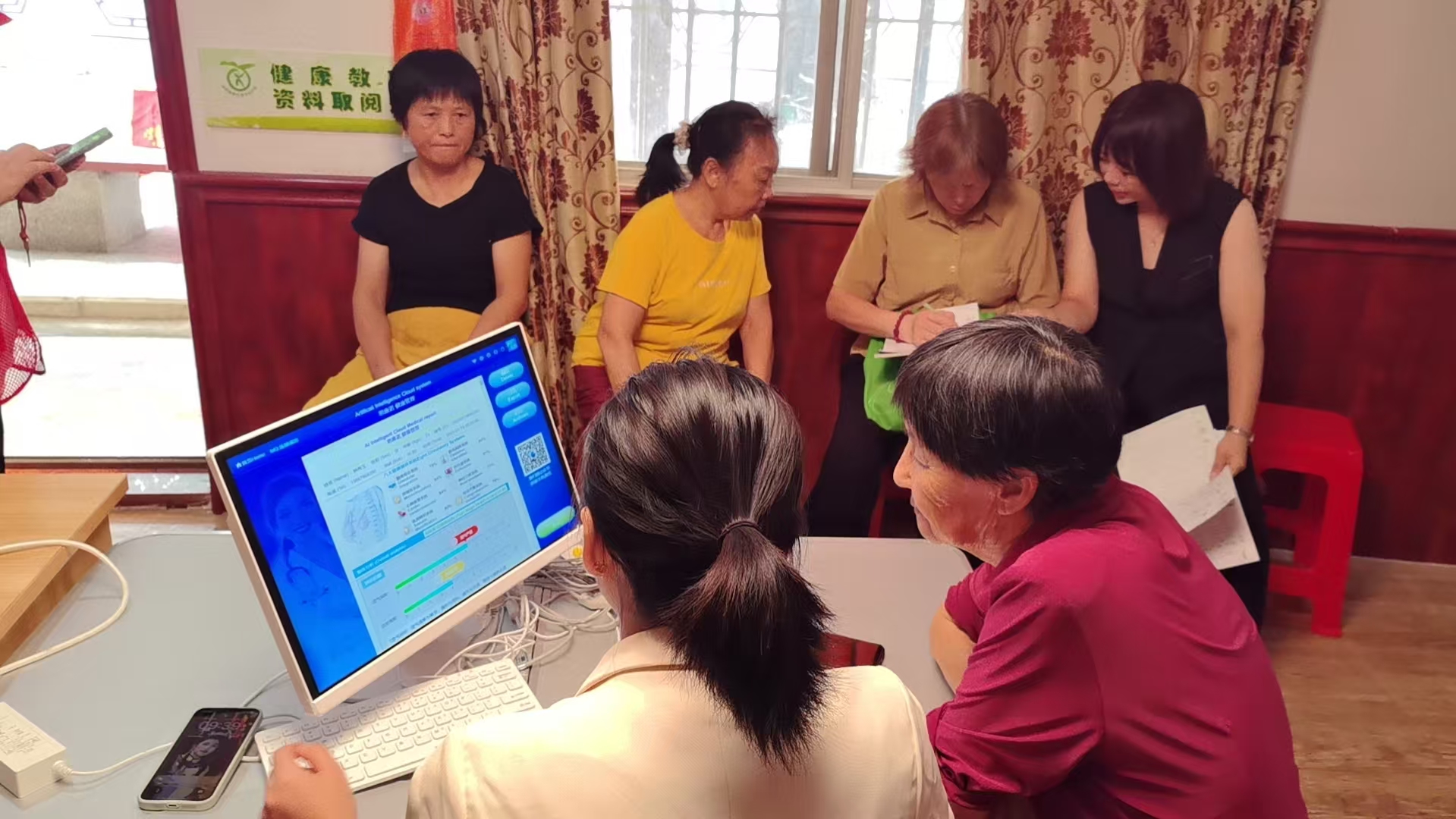 银荷社区健康小屋：关爱社民健康思康诺脑抗衰公益体验服务活动圆满成功