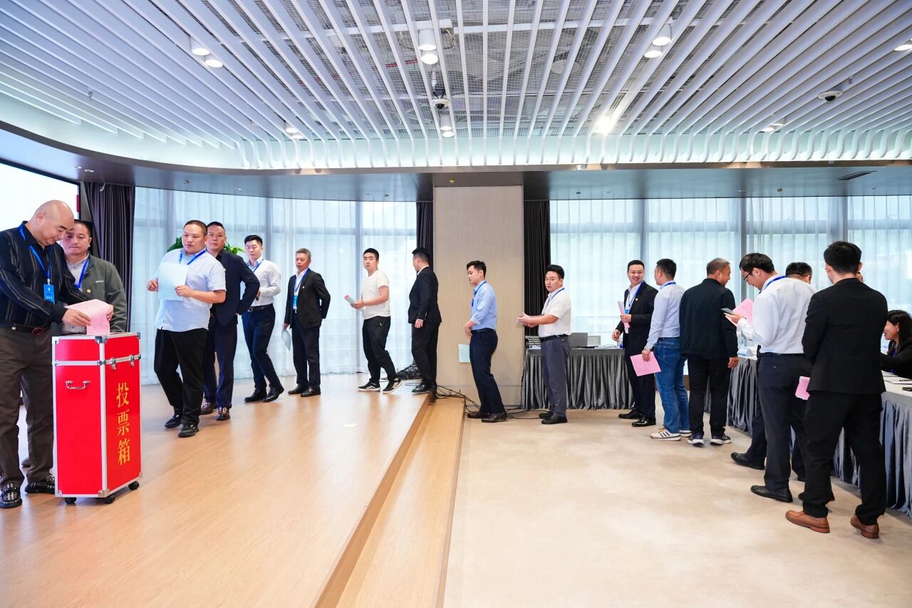 荆新生连任深圳市河南商会第四届会长