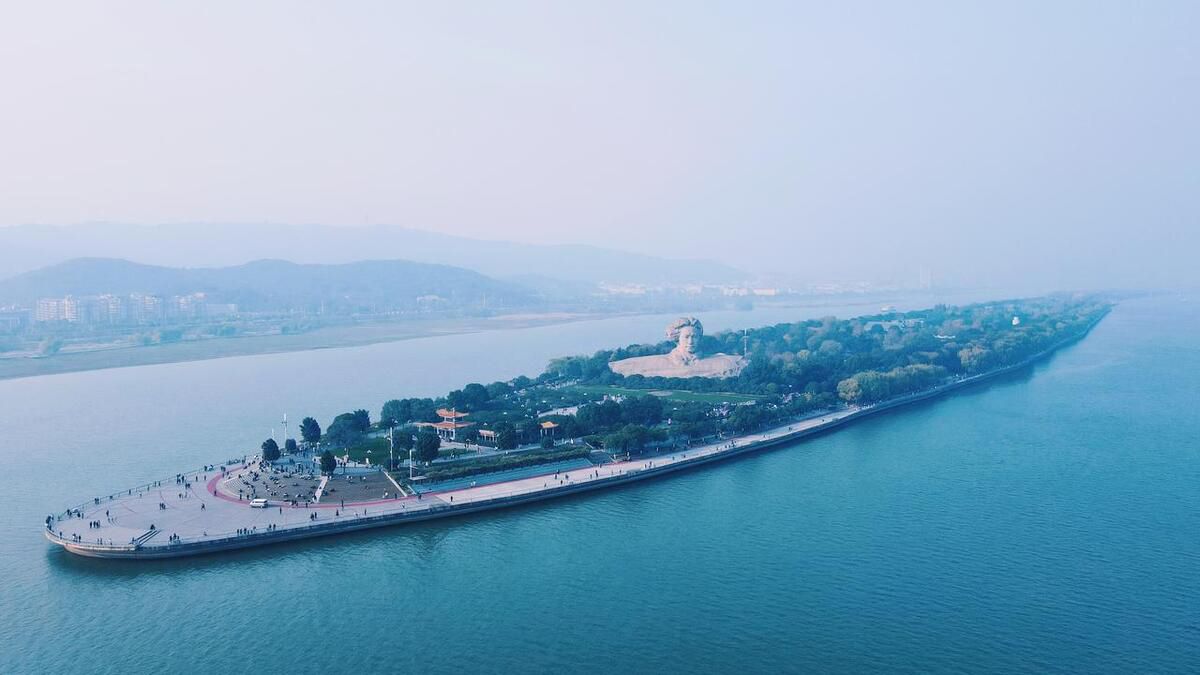 乡村学校上演“黑马传奇”：隆回鸭田镇排球队市赛夺一冠一亚一季 